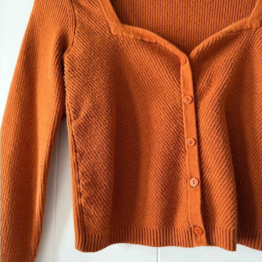 Abercrombie & Fitch Women’s Orange Button-Through Slim Sweetheart Sweater - Picture 7 of 11